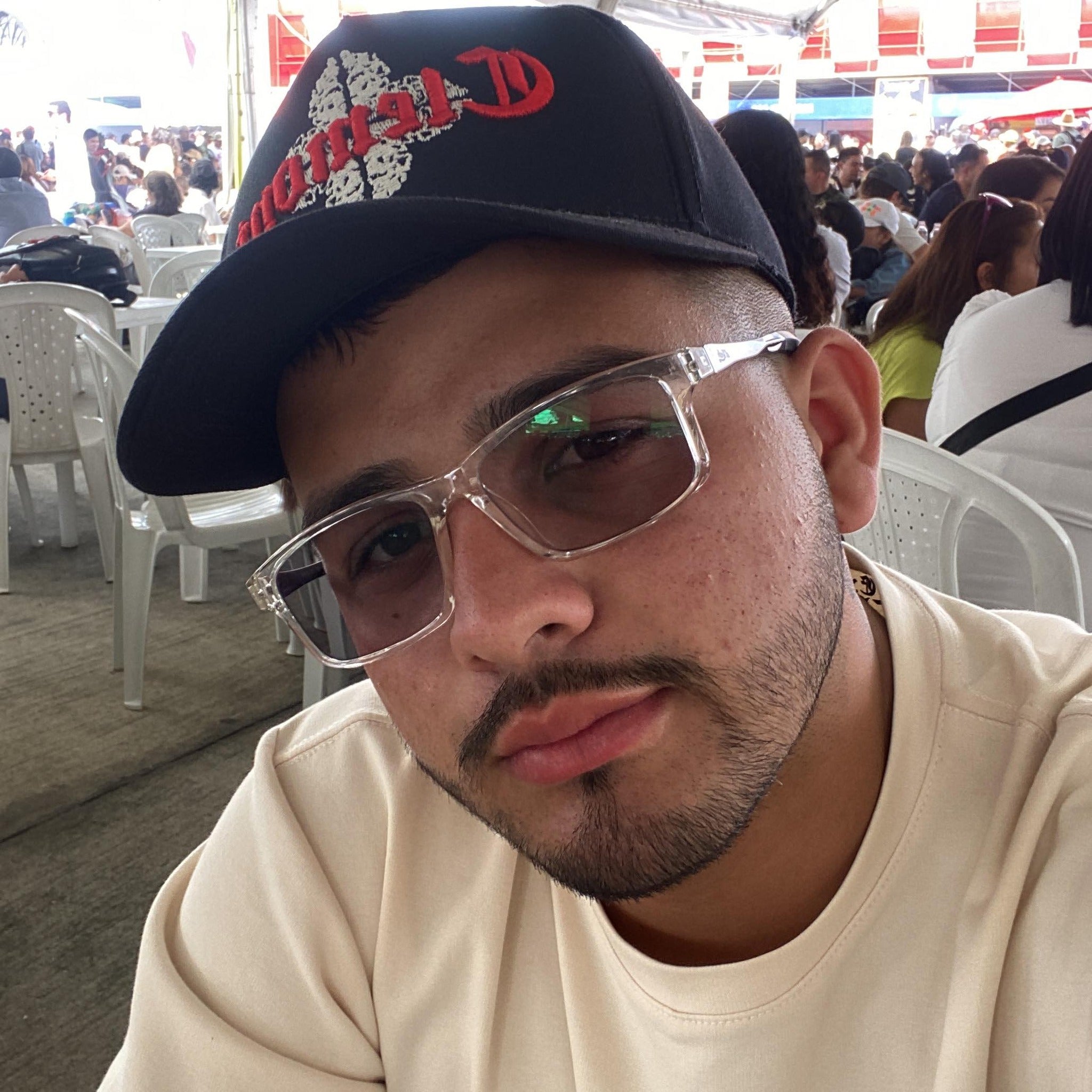 <strong>Carlos R.</strong>