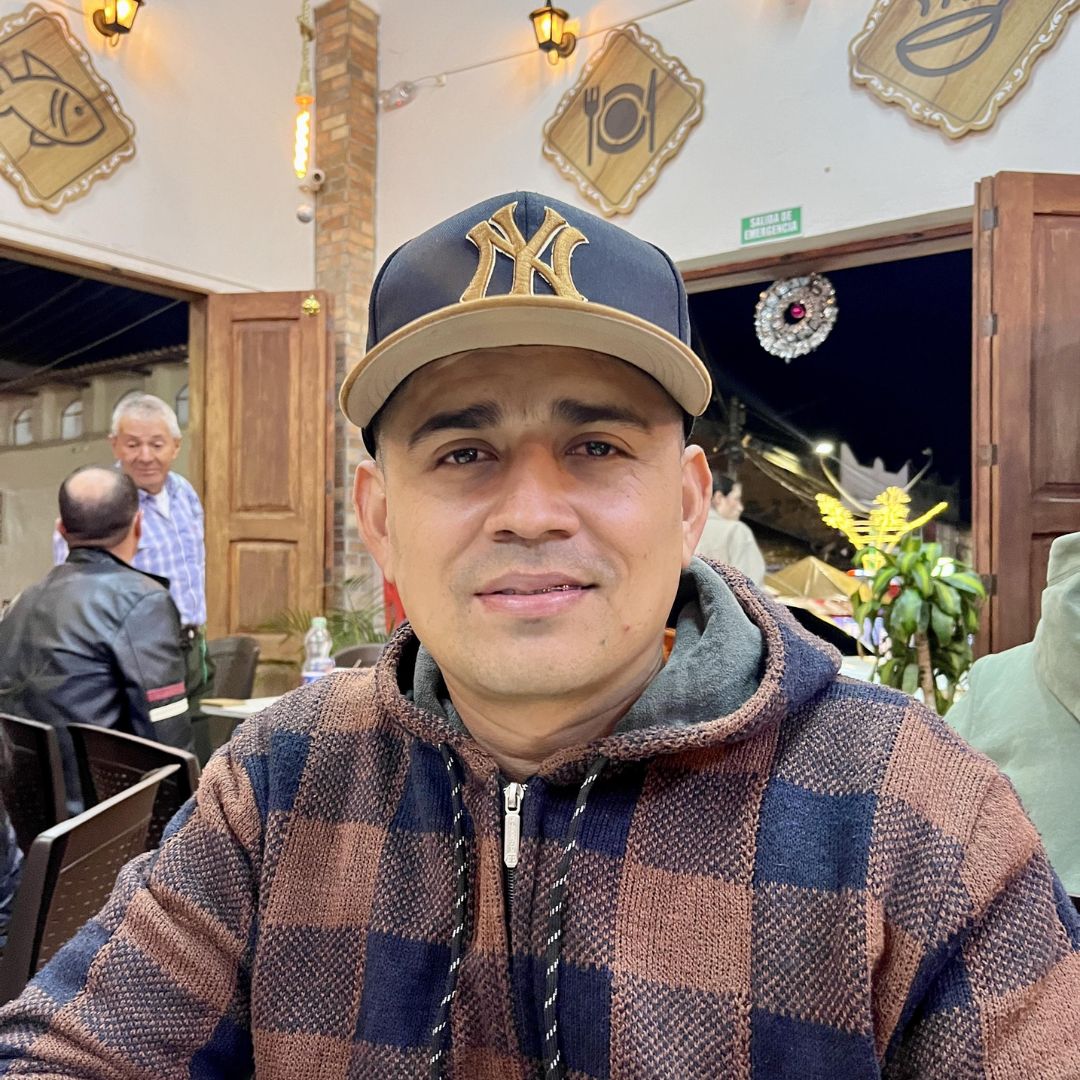 <strong>Carlos R.</strong>